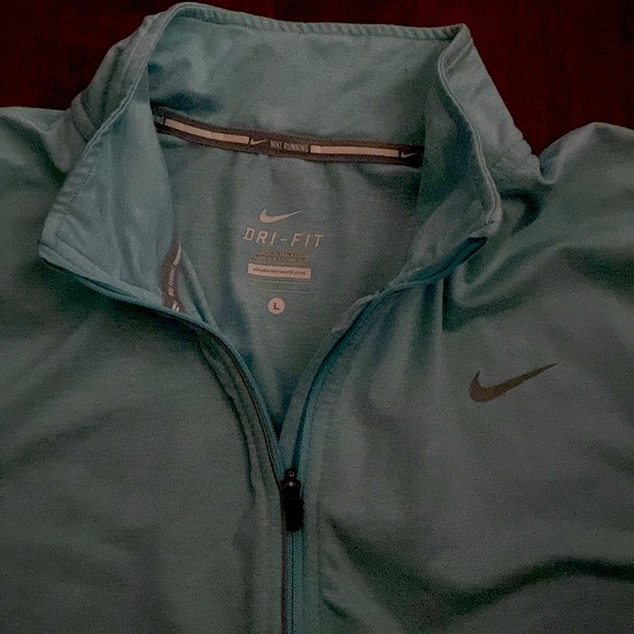 Nike Dri-Fit top - Picture 2 of 2